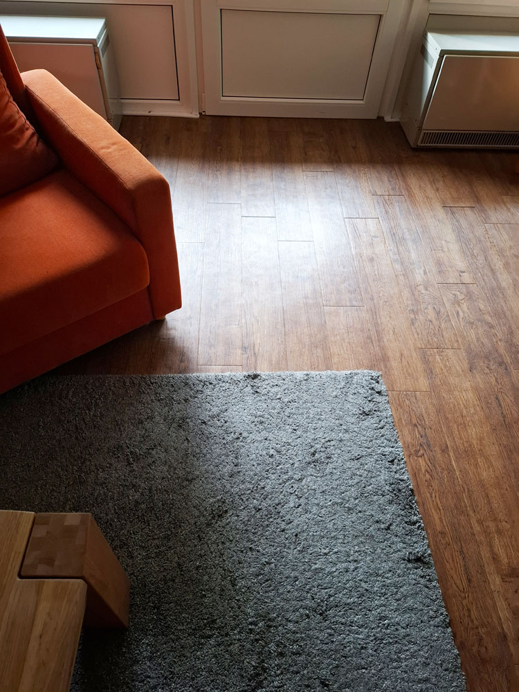 Alter Teppich im Wohnzimmer